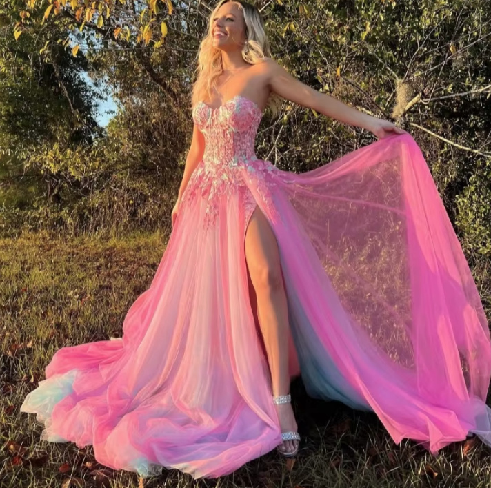 Schulterfreies Barbie Brautkleid in Rosa mit Sexy Schlitz Blume Perlen und&nbsp;Spitze