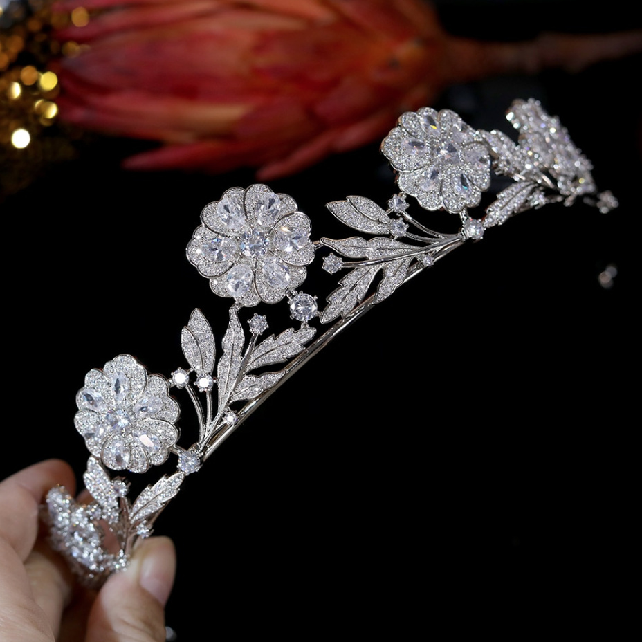 Kristall Braut Tiara Diadem Ella Romantisch mit Blumen in&nbsp;Silber