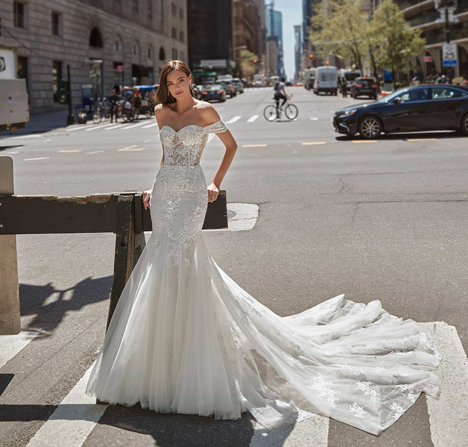 Schulterfreies Meerjungfrau Brautkleid Ela mit Schleppe und 3D&nbsp;Applikationen