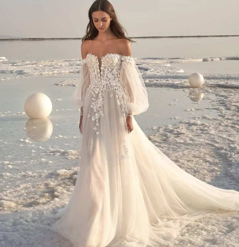 Schulterfreies Boho Brautkleid Beryll mit Blumen&nbsp;Applikationen