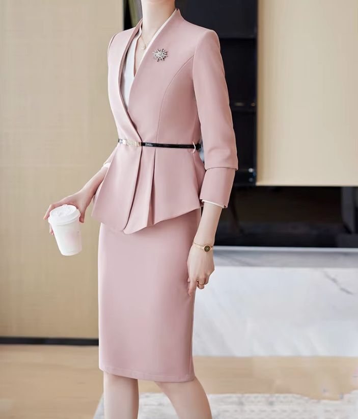 Elegantes Damen Kostüm für Hochzeitsgäste und Events in Rosa&nbsp;Knielang