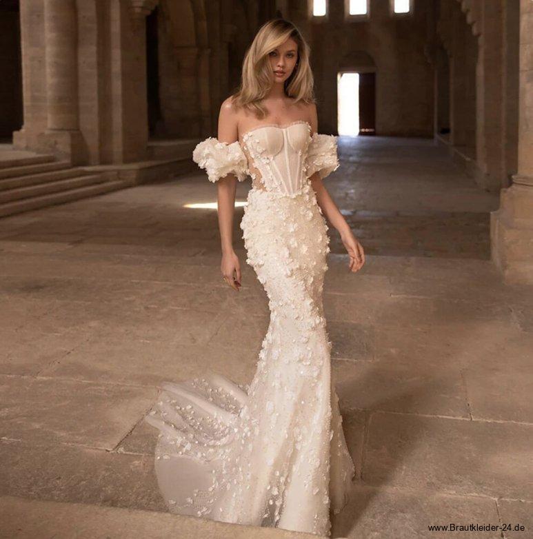 Schulterfreies Brautkleid Luzia mit Mieder und 3D&nbsp;Blumen