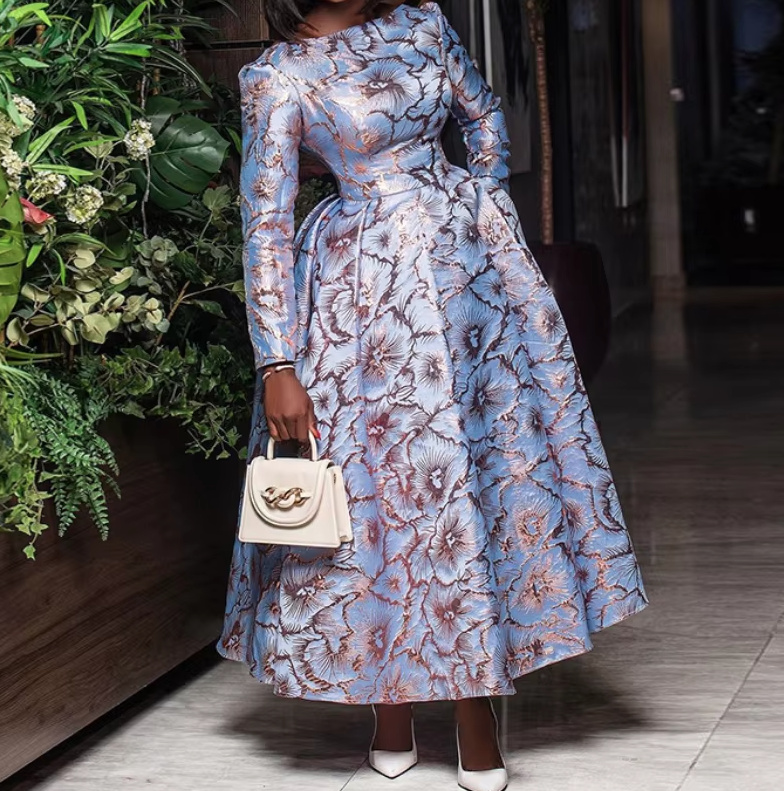 A Linie Satin Kleid Elegant für Hochzeitsgäste in Helllia mit&nbsp;Applikationen