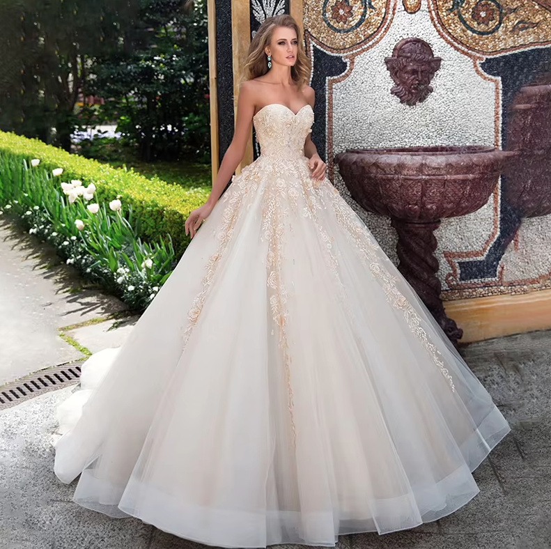 A Linie Bustie Brautkleid Belinda in Elfenbein mit Blumen&nbsp;Spitze