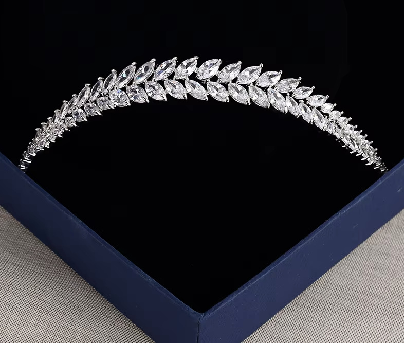 Blätter Form Braut Tiara Chiana in&nbsp;Silber