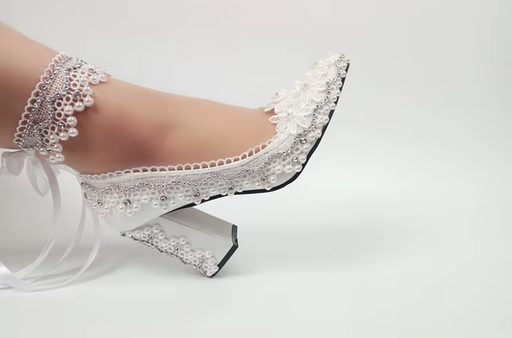 Blockabsatz Hochzeitsschuhe Brautschuhe Delphine in Weiß mit Spitze und&nbsp;Perlen