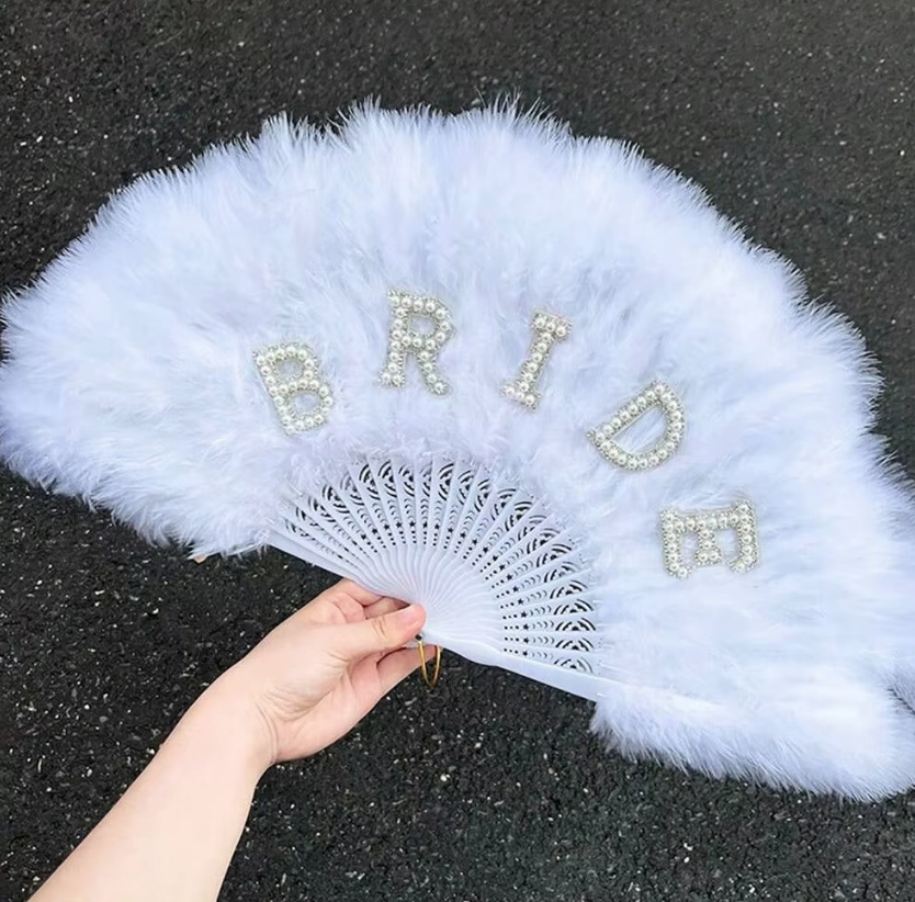 Braut Fächer Flauschig in Weiß – Junggesellinnenabschied