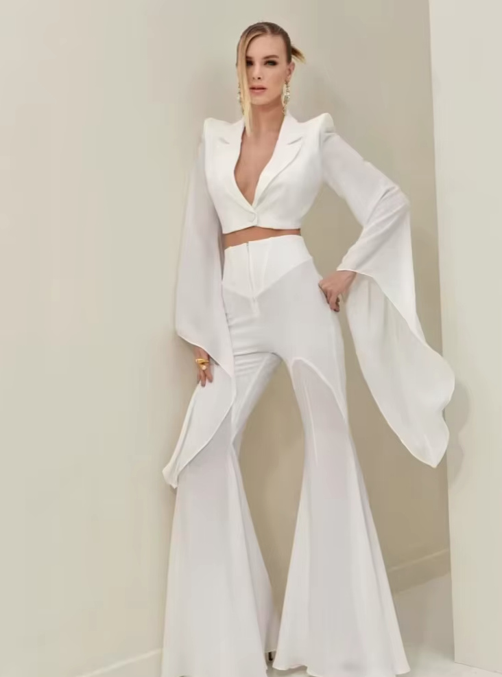 Braut Outfit Sexy Zweiteiler mit Flare Ärmel in&nbsp;Weiß