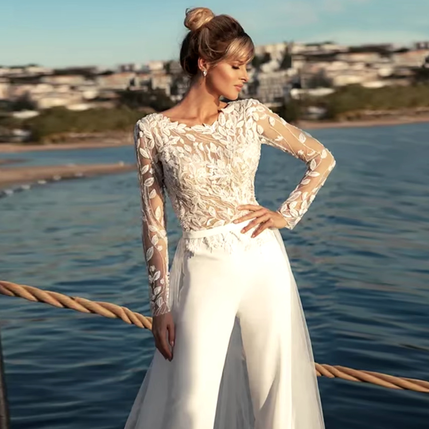 Braut Overall Einteiler Christien mit Spitze Schleppe&nbsp;Abnehmbar