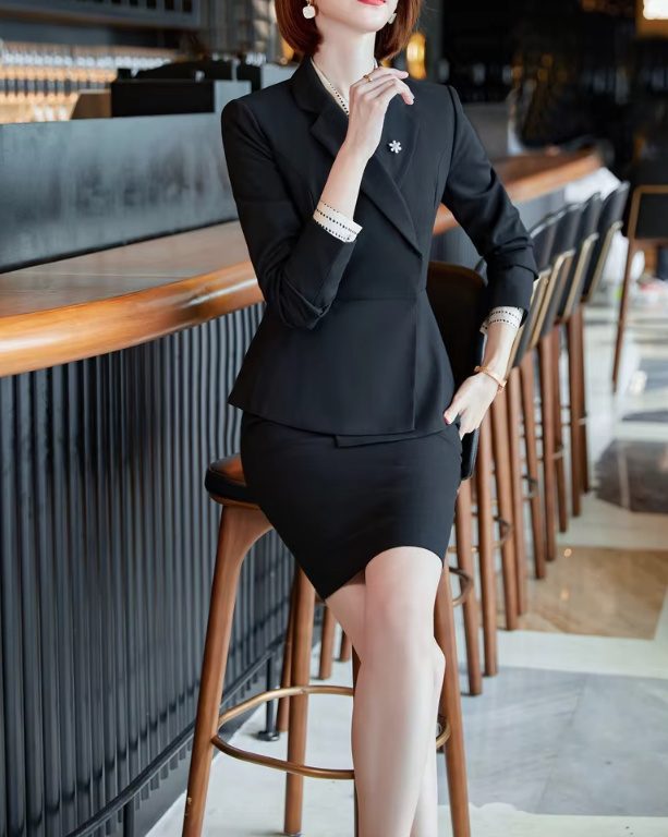 Eleganter Damen Kostüm Schmal Geschnitten in&nbsp;Schwarz