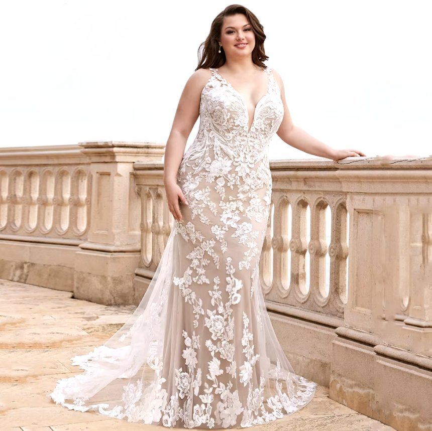 Fit and Flare Luxus Curvy Brautkleid Costia mit Spitze und&nbsp;Träger