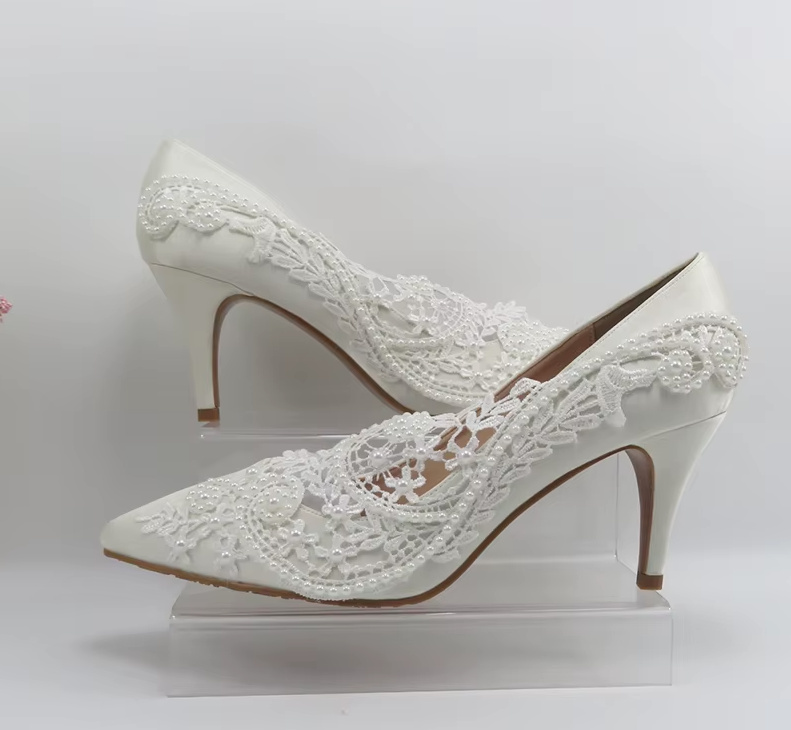 Hochzeitsschuhe Brautschuhe High Pumps Donnice mit Perlen und&nbsp;Spitze