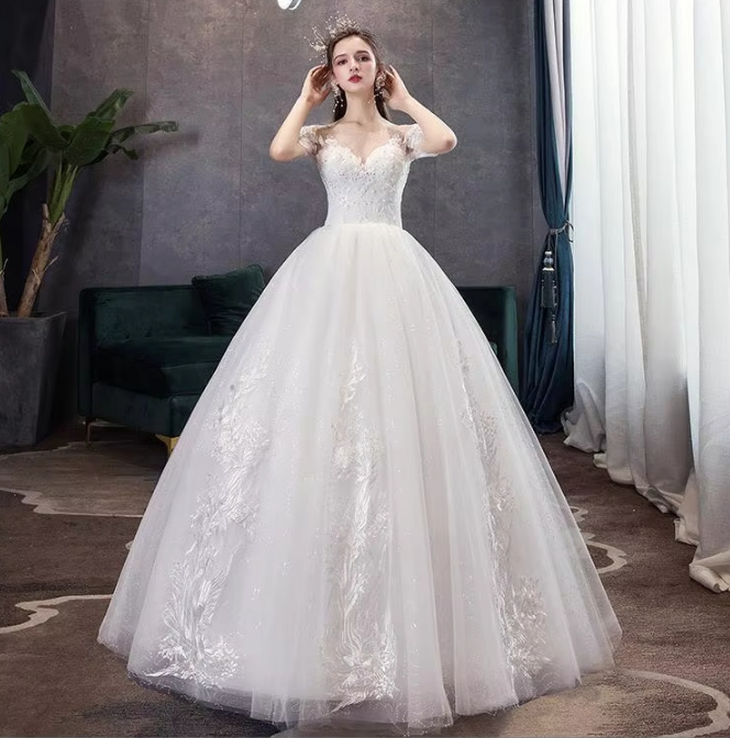 Klassisches Ball Linie Brautkleid Chadia mit Spitze und&nbsp;Ärmel