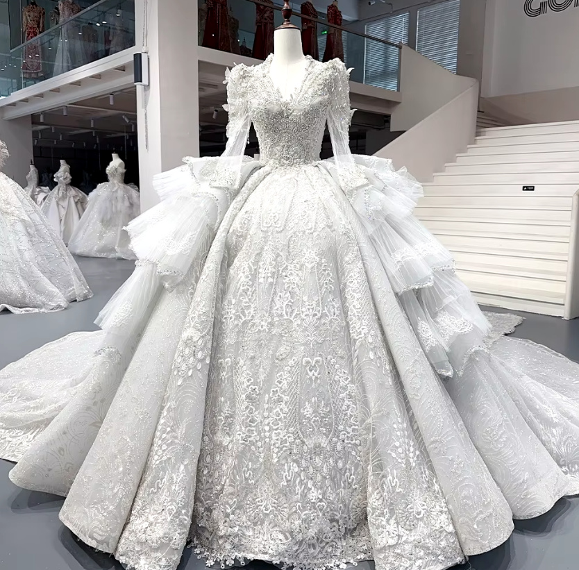 Langarm Ball Linie Königin Brautkleid Charlotta mit Strass Stickereien Spitze Applikationen und&nbsp;Schleppe