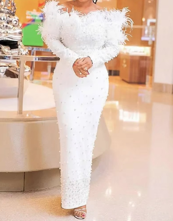 Langarm I Linie Brautkleid Batjah mit Federn und&nbsp;Perlen