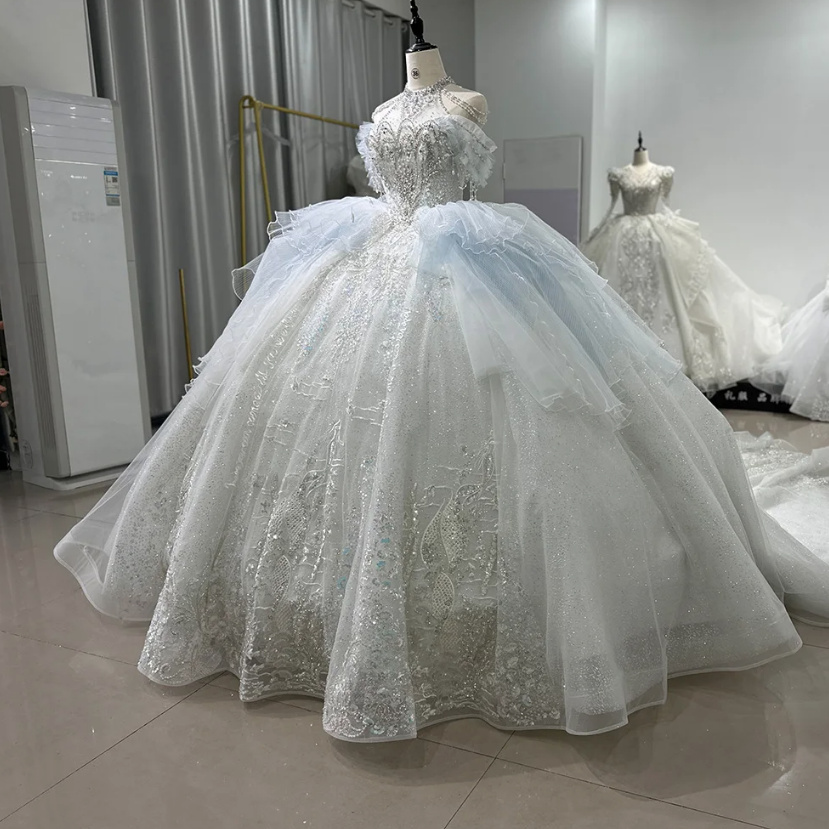 Neckholder Träger Ball Linie Glitzer Brautkleid Celin mit Strass Perlen Applikationen und&nbsp;Schleppe