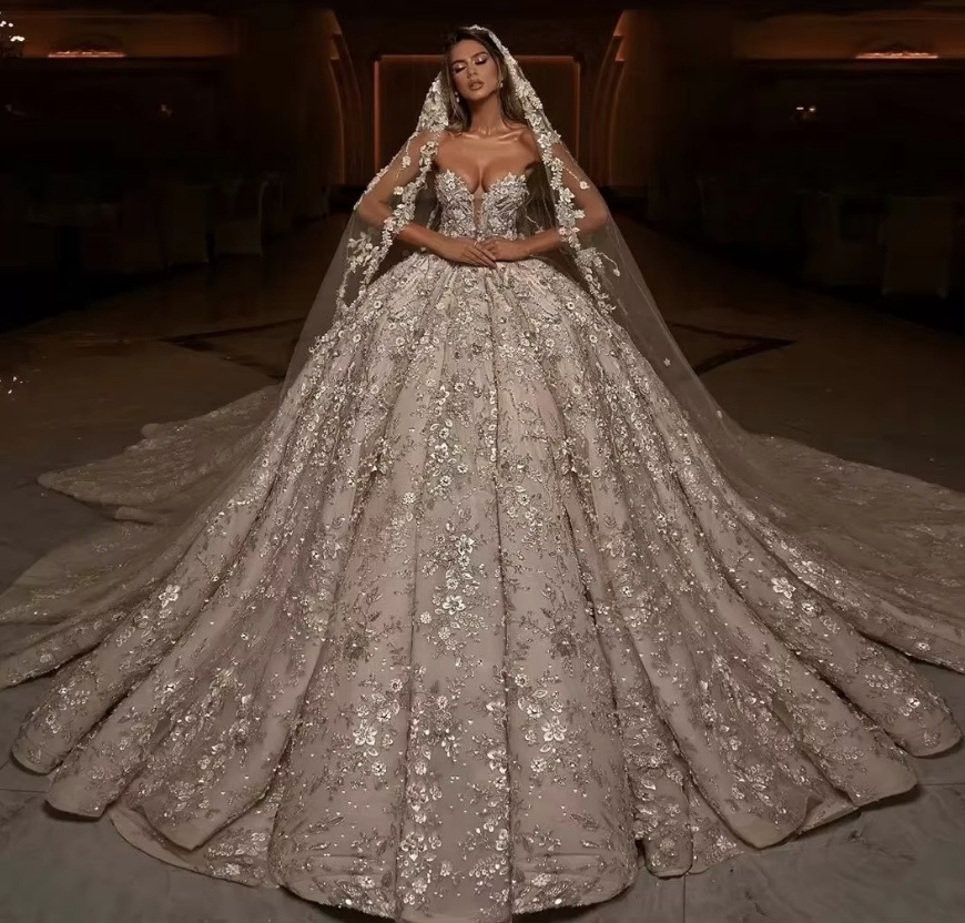 Prinzessin Ball Linie Brautkleid Devi mit Pailletten Blumen Stickereien und Kapellen&nbsp;Schleppe