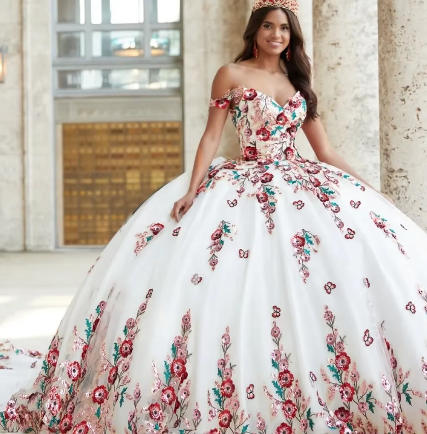 Schulterfreies Ball Linie Brautkleid Dylane mit Blumen Stickereien und&nbsp;Schleppe