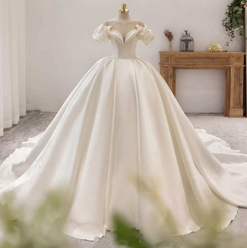 Schulterfreies Ball Linie Luxus Brautkleid Danika mit Rüschen Applikationen und&nbsp;Schleppe