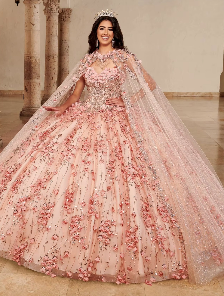 Schulterfreies Ballkleid Camellia mit Perlen Pailletten 3D Blumen Applikationen und Tüll Cape in&nbsp;Lachs