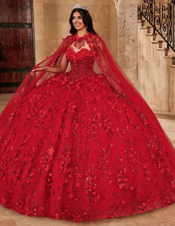 Schulterfreies Ballkleid Camellia mit Perlen Pailletten 3D Blumen Applikationen und Tüll&nbsp;Cape