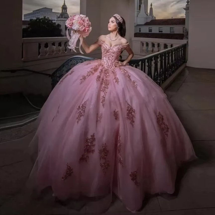 Schulterfreies Quinceanera Ball Linie Brautkleid Caja in Altrosa mit&nbsp;Stickereie