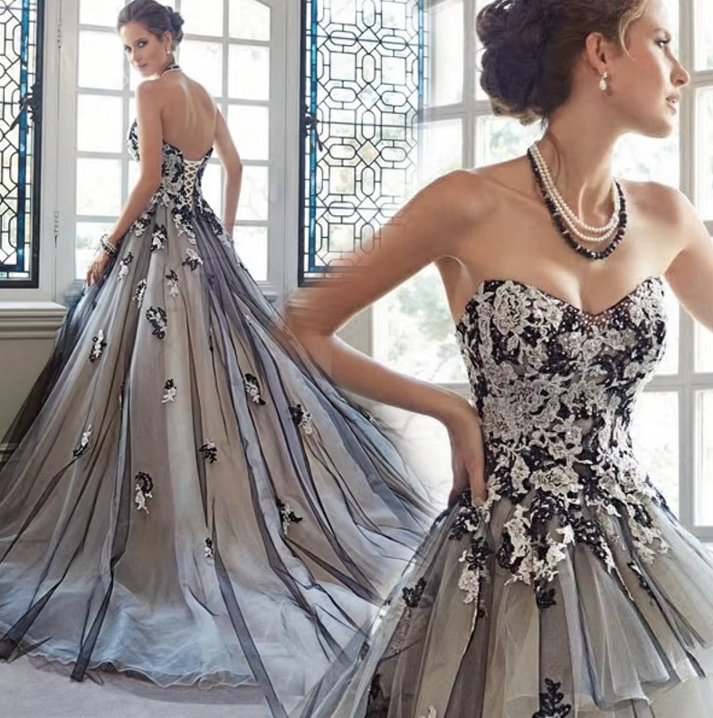 Schulterfreies Vintage A Linie Brautkleid mit Blumenspitze und Schleppe Silber&nbsp;Schwarz