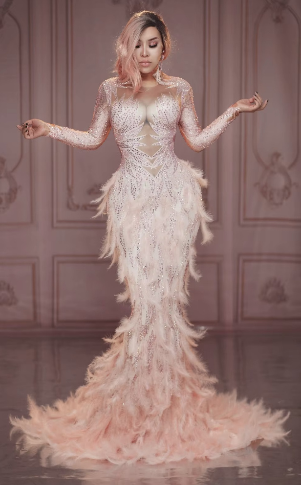 Sparkly Strass Rosa Federn Kleid Daliah für den Standesamt&nbsp;Sexy