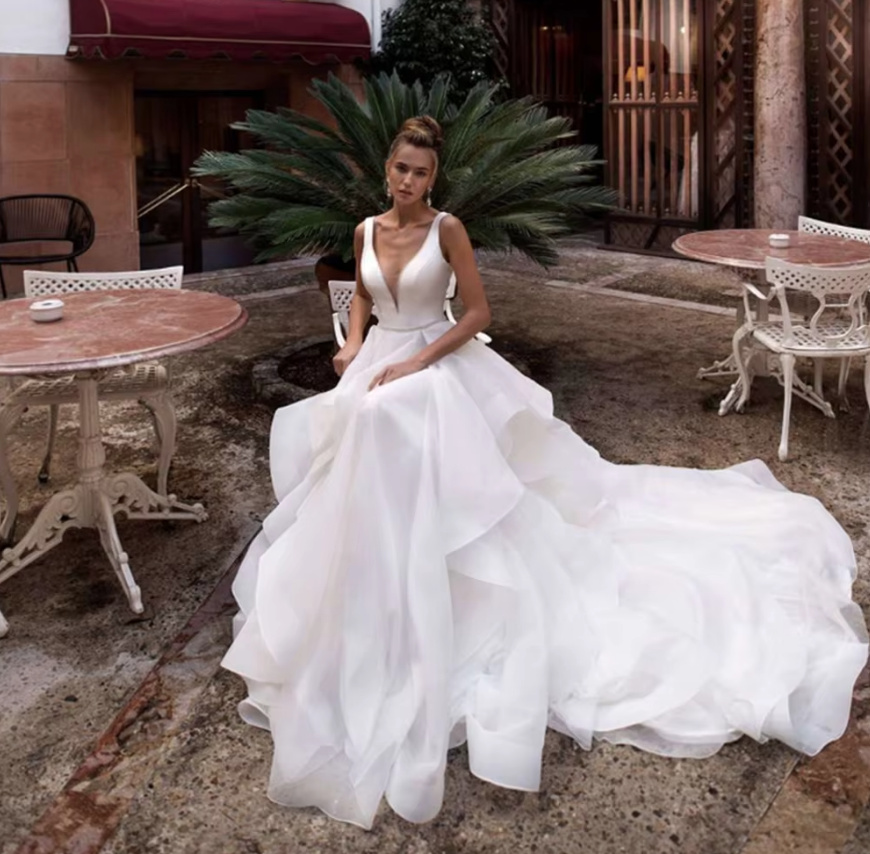 V-ausschnitt Hochzeit Kleid Dena Organza Brautkleid&nbsp;Online