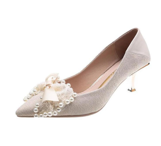 Dünne High Heels Brautschuhe Enya mit Schleife und Perlen in&nbsp;Beige