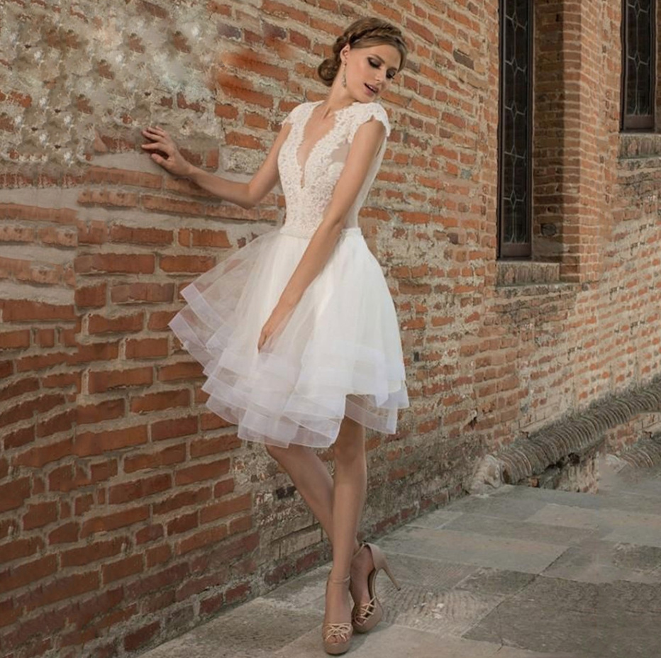 Kurzes Chiffon Brautkleid Elaine mit Spitze und Sexy V&nbsp;Ausschnitt