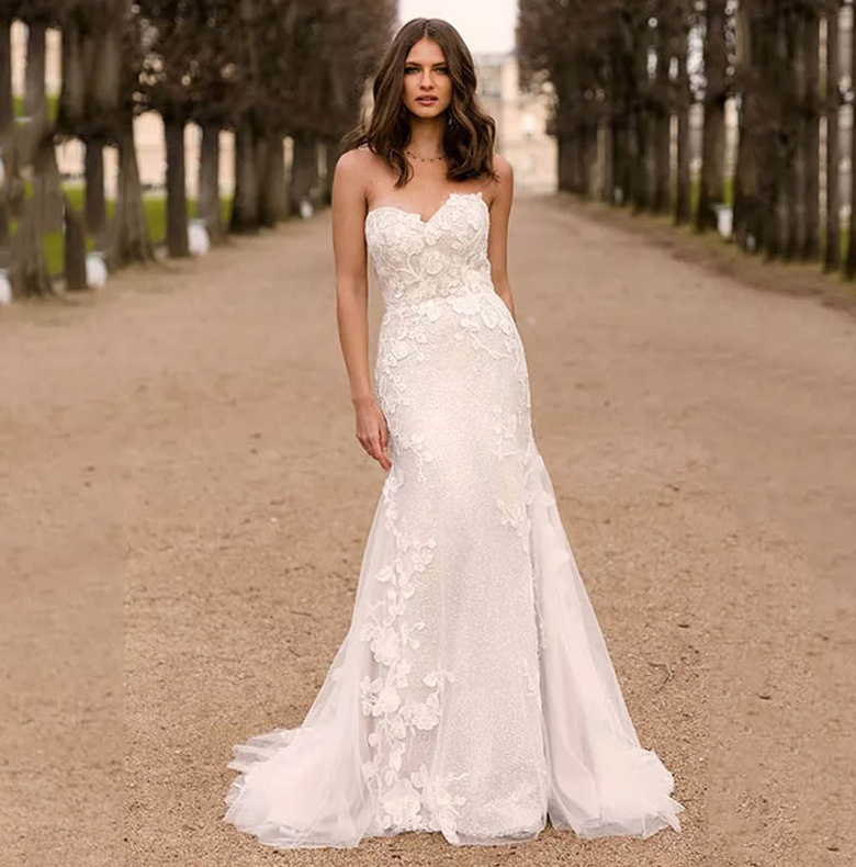 Fit and Flare Brautkleid Erin Schulterfrei mit Blumen Spitze und&nbsp;Schleppe