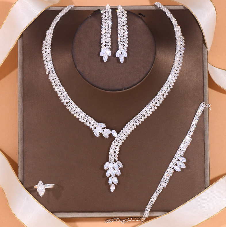 Strass Brautschmuck Set Eltje Halskette Armband Ohrringe und Ring im&nbsp;Set