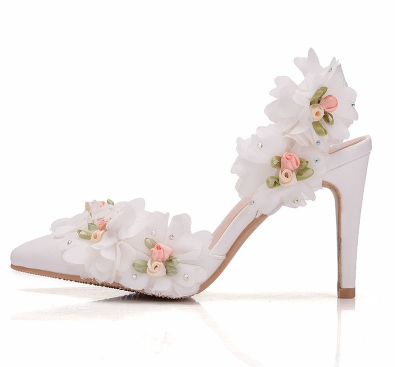 Weiße Brautschuhe Hochzeitsschuhe Eliza mit Satin&nbsp;Blumen