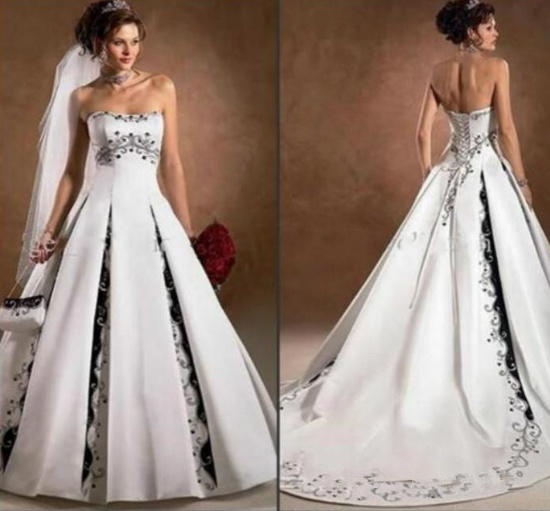 A-Linie Brautkleid mit Stickereien und Applikationen in&nbsp;Schwarz