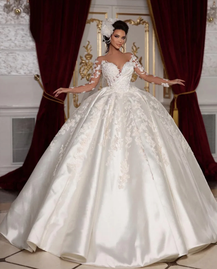 Luxus Prinzessin Brautkleid Antonina mit Applikationen und Tattoo&nbsp;Spitze