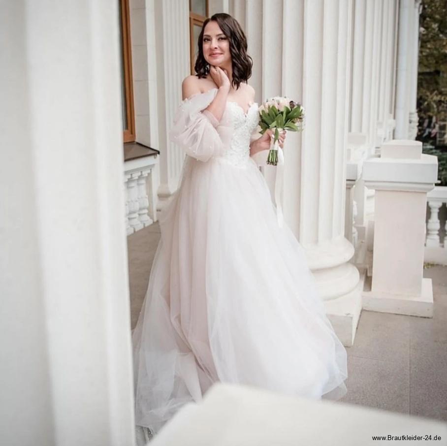 Schulterfreies Brautkleid Letizia mit Ärmel und Pinselschleppe