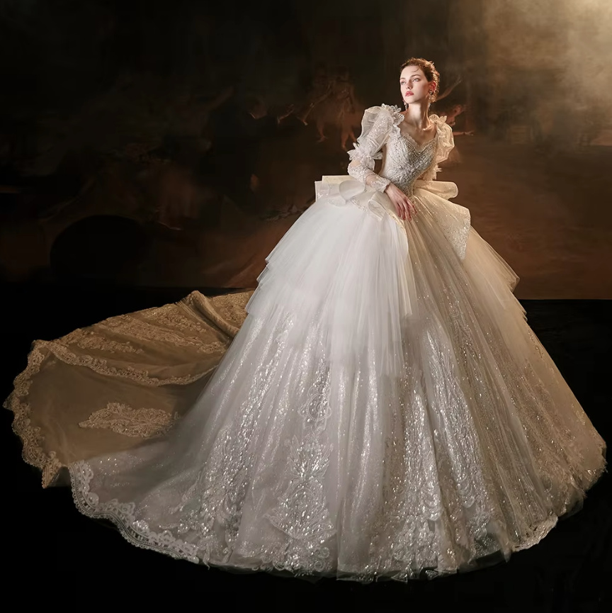 Langarm Glitzer Luxus Brautkleid Bridget mit Kathedral Schleppe Perlen Pailletten Strass&nbsp;Applikationen