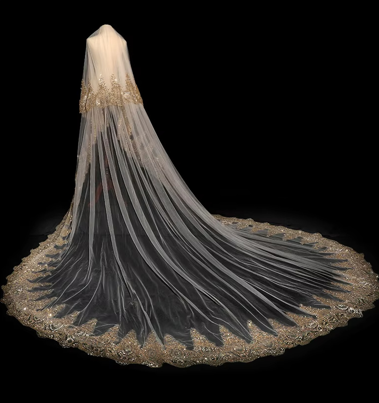 300 cm Brautschleier Erna mit Goldene Spitze