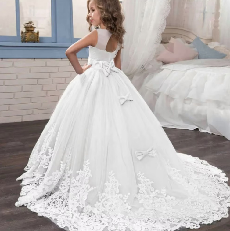 A Linie Blumenmädchen Kleid Dora mit Spitze Ärmellos in&nbsp;Weiß