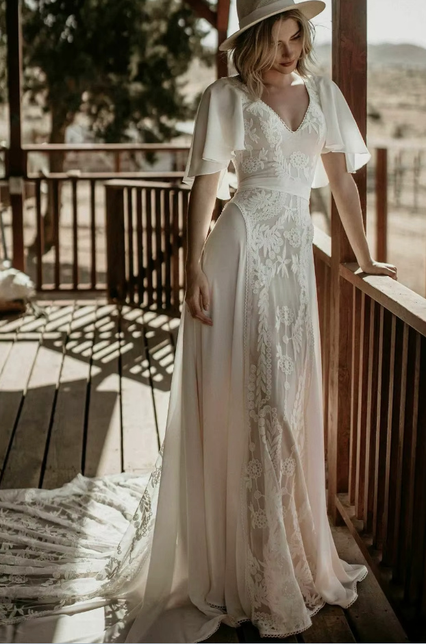 A Linie Boho Brautkleid Elia mit Spitze Schleppe und Rückenausschnitt