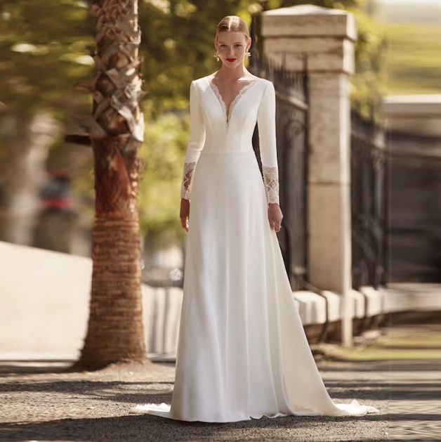 A Linie Boho Brautkleid Emielia mit V Ausschnitt Spitze und&nbsp;Schleppe