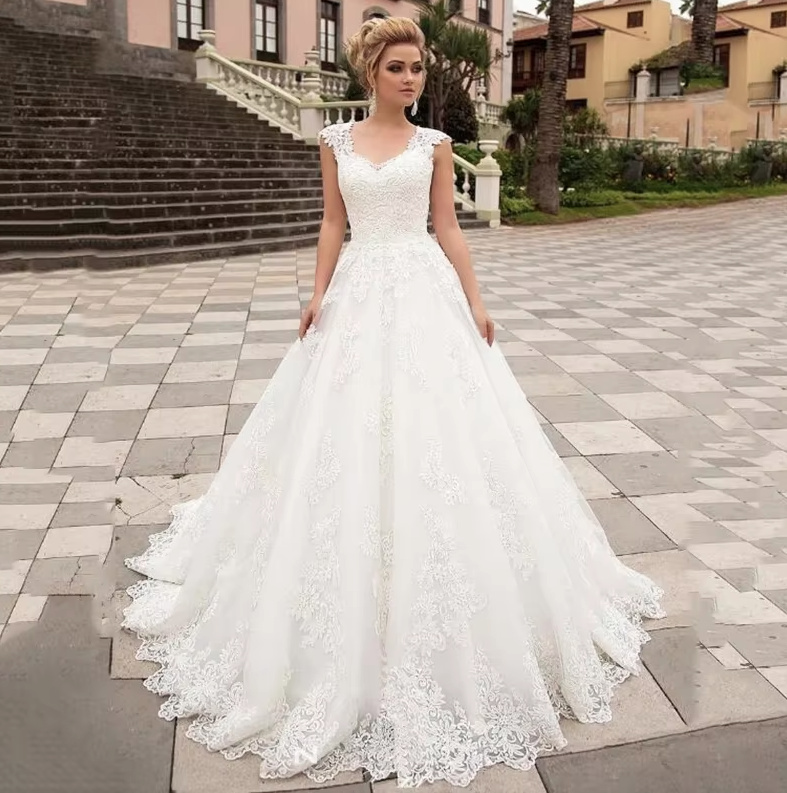 A Linie Luxus Brautkleid Elfi mit Diana Träger und&nbsp;Spitze