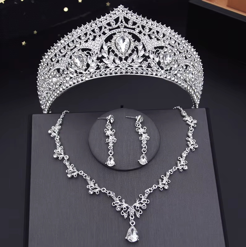 Brautschmuck Set Evelyn Tiara Halskette und Ohrringe im Set&nbsp;Silber