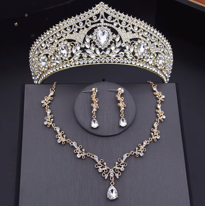 Brautschmuck Set Evelyn Tiara Halskette und Ohrringe im Set&nbsp;Gold