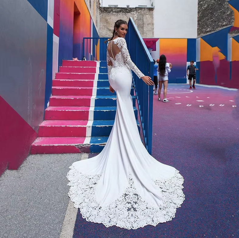 Fit and Flare Brautkleid Ennie mit Sexy Rücken und Spitzen&nbsp;Schleppe