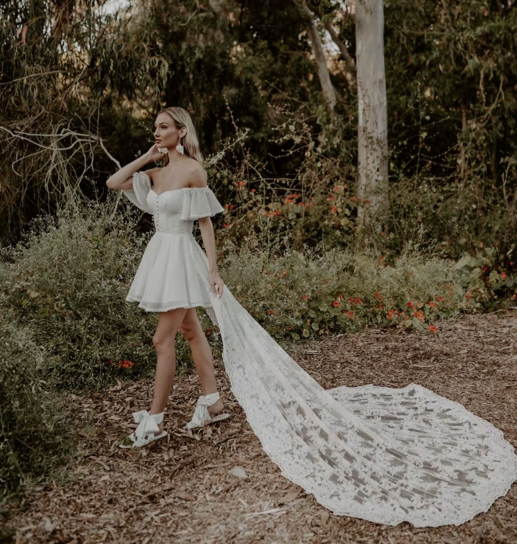 Kurzes Schulterfreies Brautkleid Edgarda Schleppe&nbsp;Abnehmbar