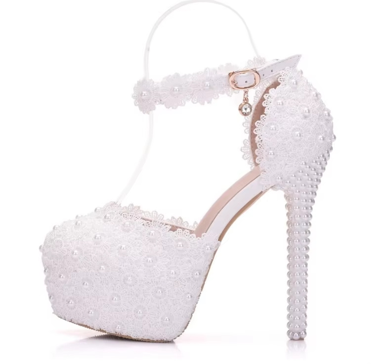 Plateau High Heels Brautschuhe Emmy mit Perlen und&nbsp;Knöchelriemen