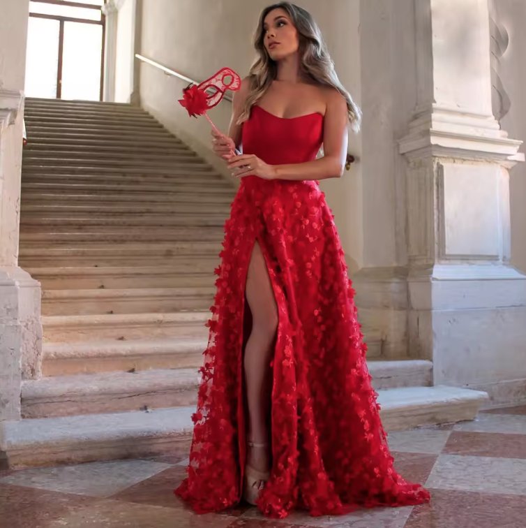 Schulterfreies A Linie Abendkleid in Rot mit Blumen und Sexy Cut&nbsp;Out