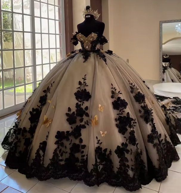 Schulterfreies Prinzessin Ballkleid Cettina in Bronze mit Blumen Schmetterlinge und&nbsp;Schleppe